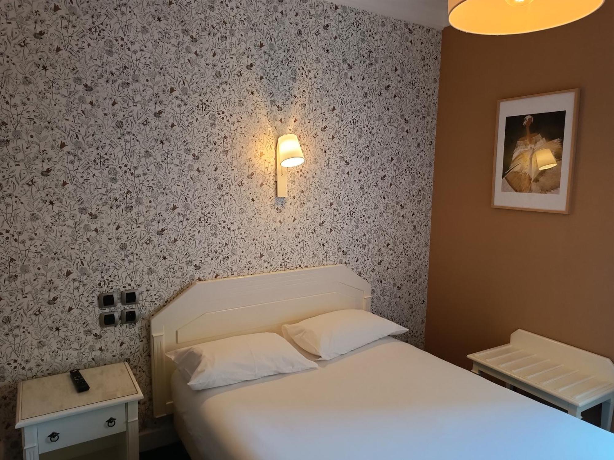 Contact Hotel Limoges - Hotel Des Deux Moulins מראה חיצוני תמונה