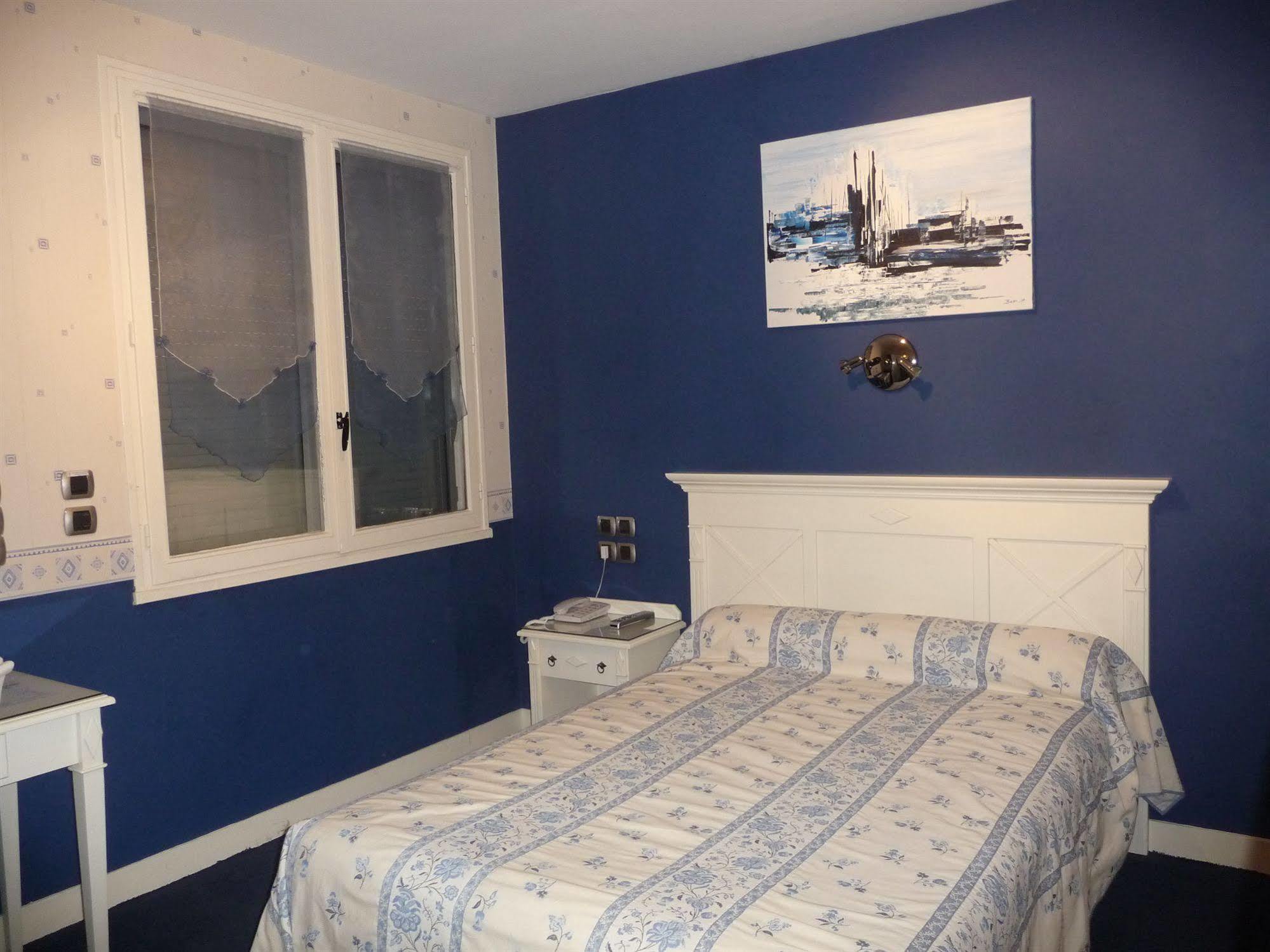 Contact Hotel Limoges - Hotel Des Deux Moulins מראה חיצוני תמונה
