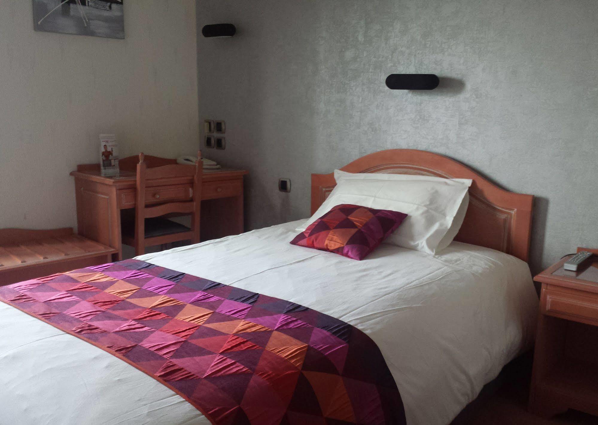 Contact Hotel Limoges - Hotel Des Deux Moulins מראה חיצוני תמונה
