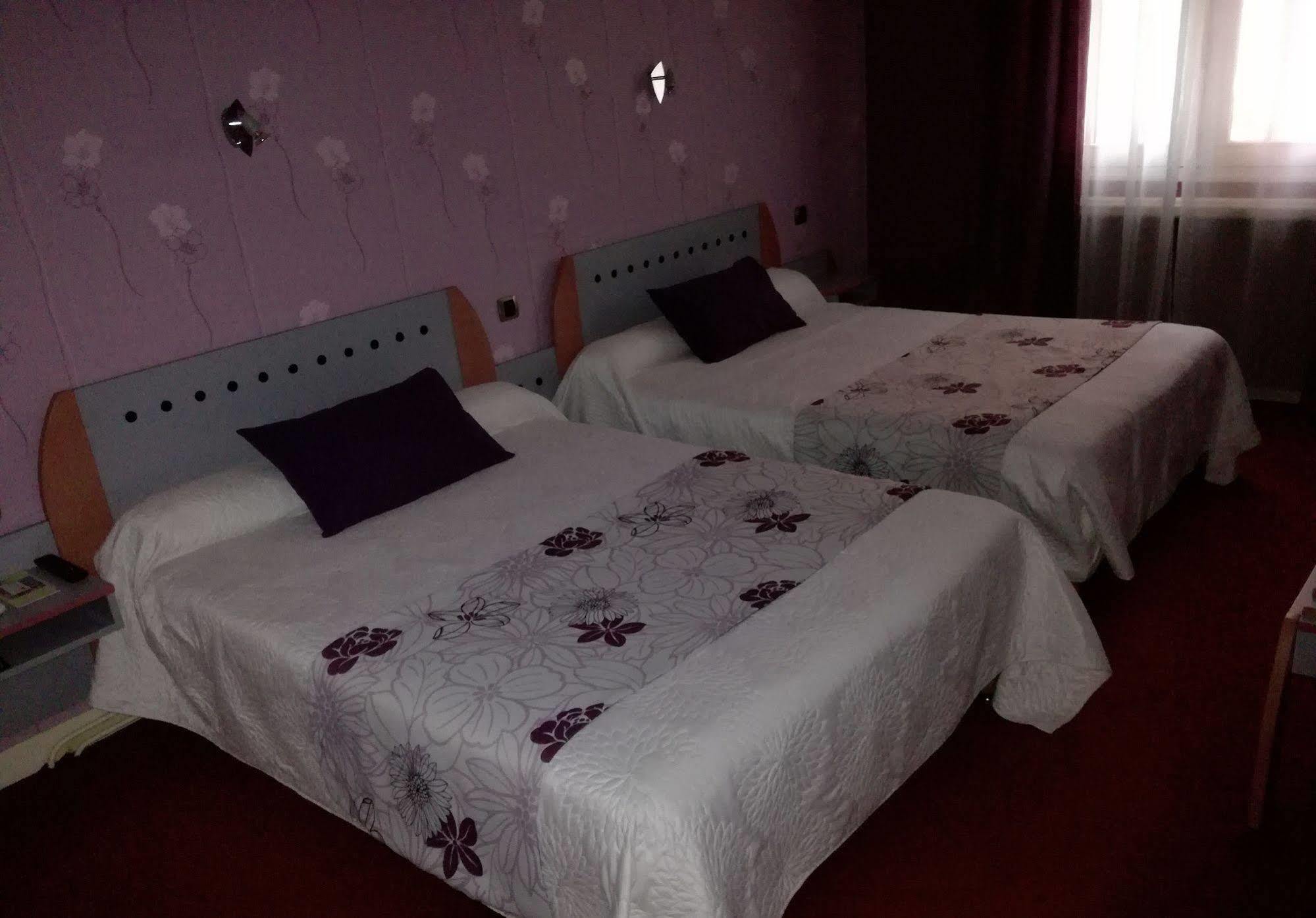 Contact Hotel Limoges - Hotel Des Deux Moulins מראה חיצוני תמונה
