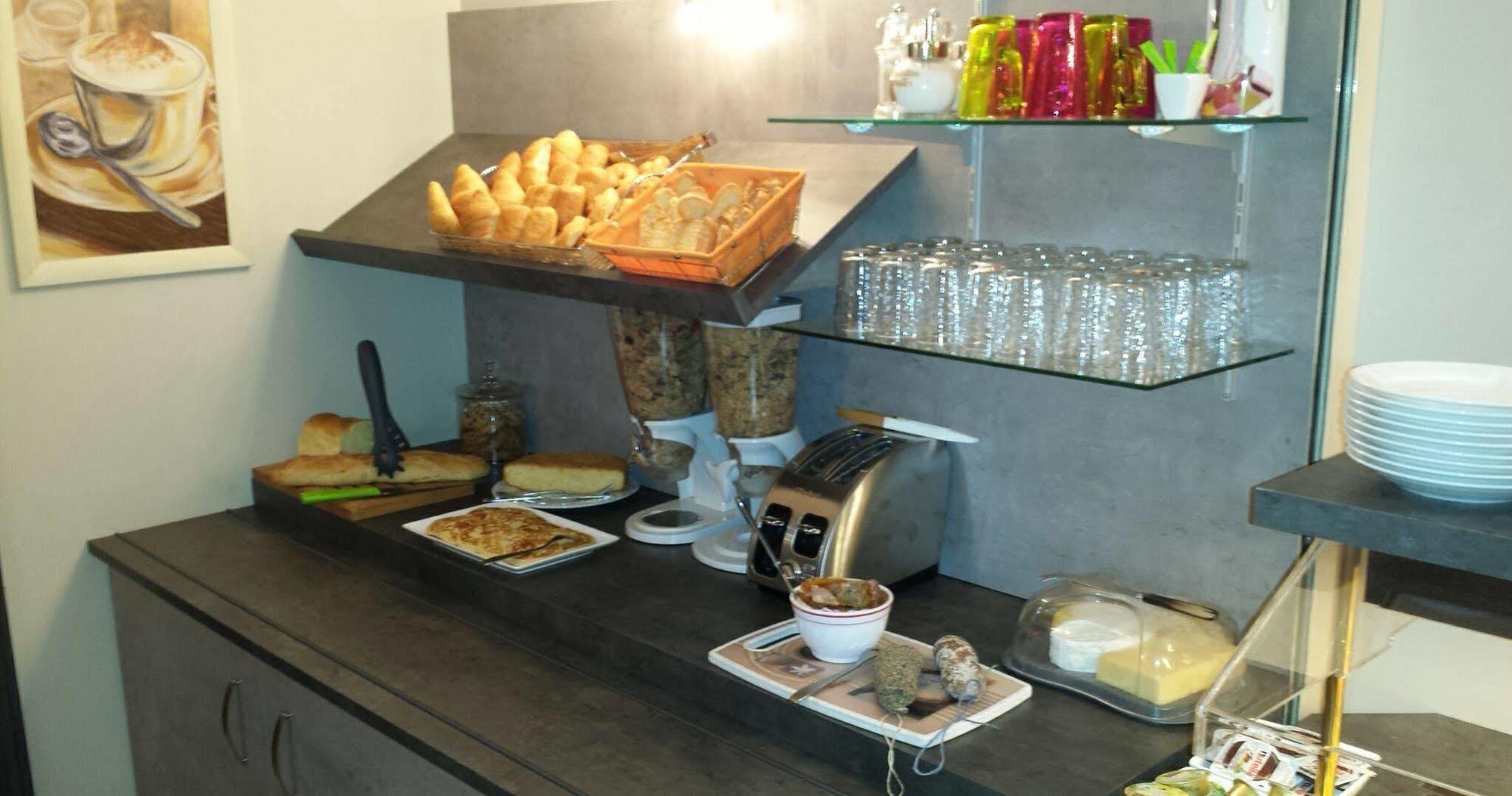 Contact Hotel Limoges - Hotel Des Deux Moulins מראה חיצוני תמונה