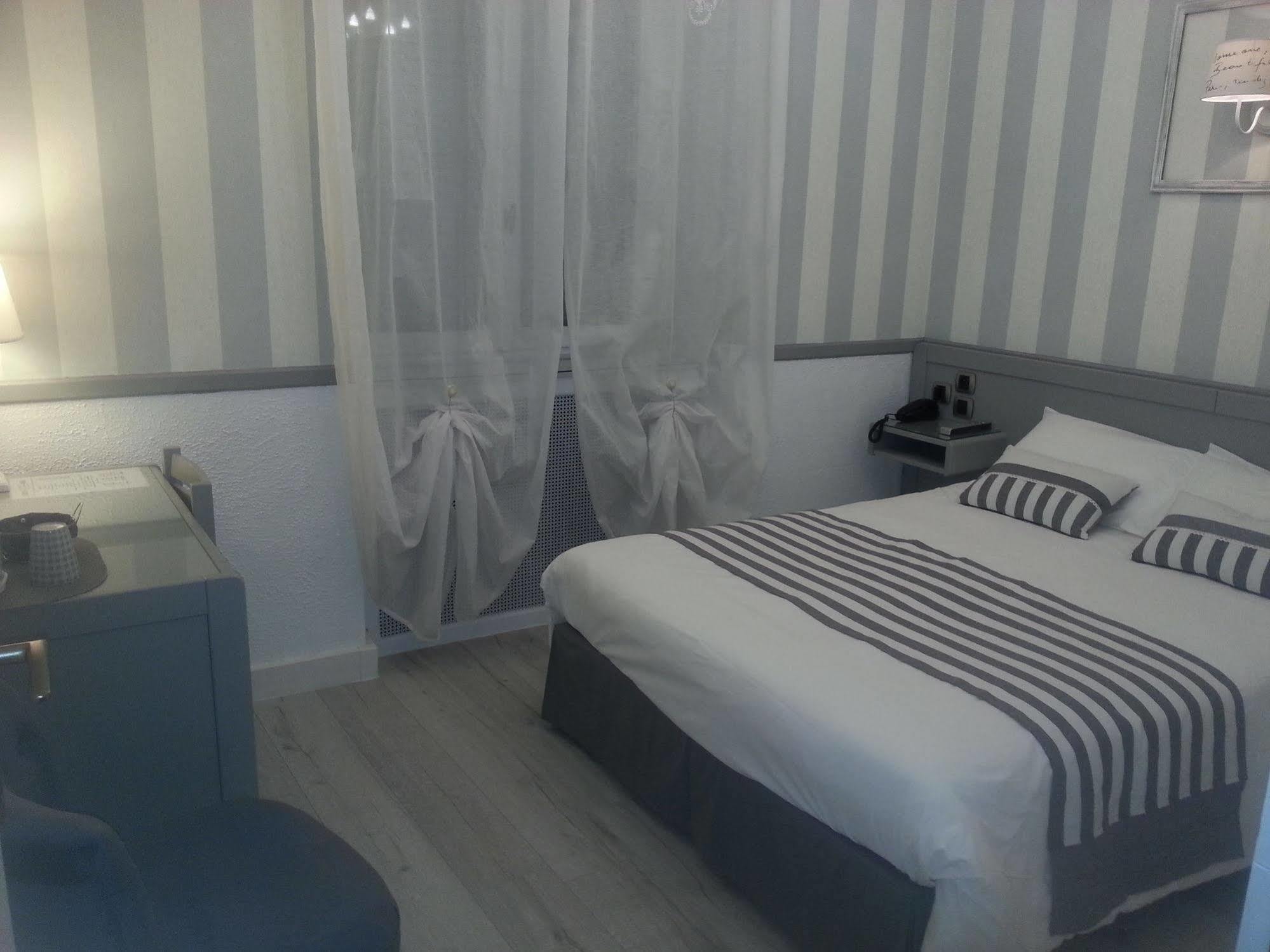 Contact Hotel Limoges - Hotel Des Deux Moulins מראה חיצוני תמונה